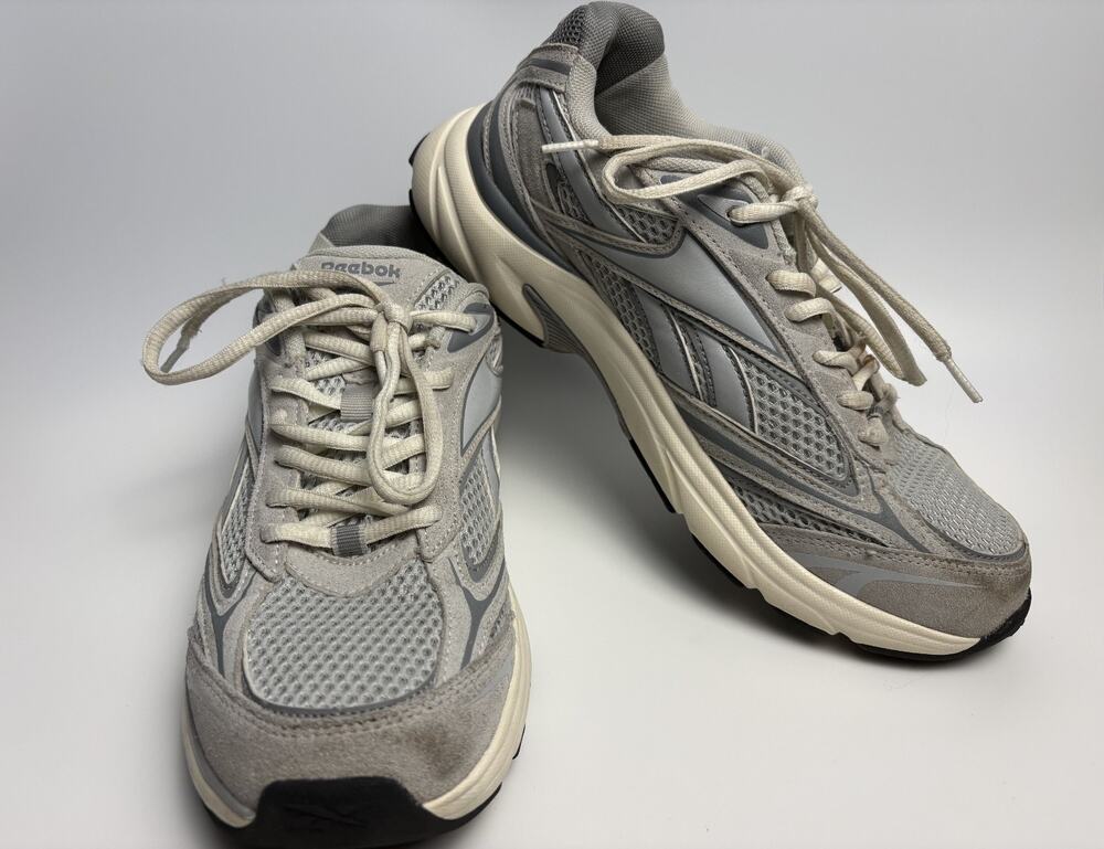 Reebok Belwave Mens Size 8.5 US Gray Sneakers Shoes Athletic Running 30278MSNV